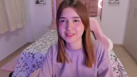 Snapshot of miaacute2 chatting on July 13, 5:43 am Mia online show from July 13, 5:43 am