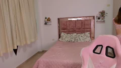 Snapshot of miaacute2 chatting on July 19, 11:52 pm Mia online show from July 19, 11:52 pm
