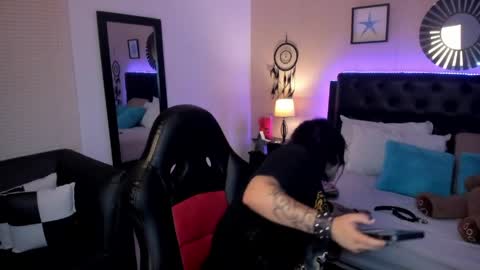 Mia online show from April 20, 12:30 pm