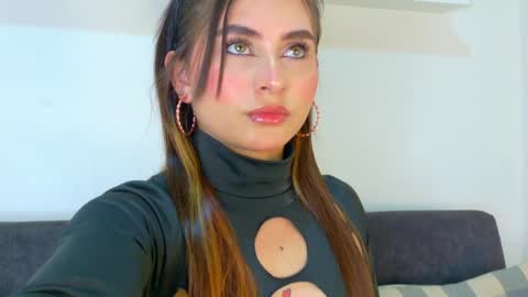 miaanderson__ online show from May 10, 11:26 am