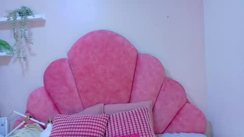 miaanderson__ online show from May 23, 12:09 pm