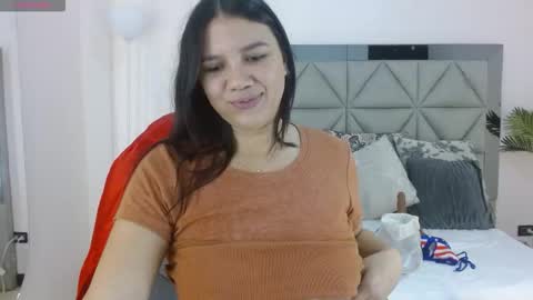 Mia Rodriguez online show from November 26, 8:32 pm