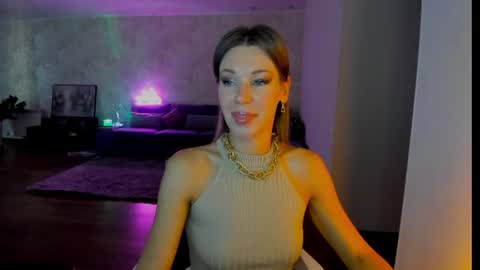 Snapshot of miababy14 chatting on June 24, 4:22 am Mia online show from June 24, 4:22 am