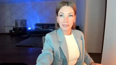 Snapshot of miababy14 chatting on June 29, 4:19 am Mia online show from June 29, 4:19 am