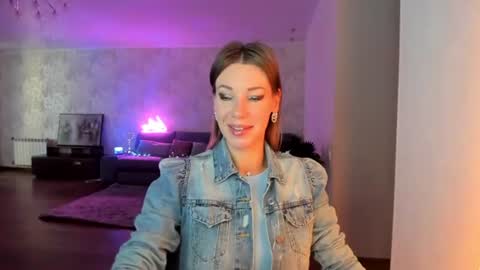 Snapshot of miababy14 chatting on July 1, 4:25 am Mia online show from July 1, 4:25 am