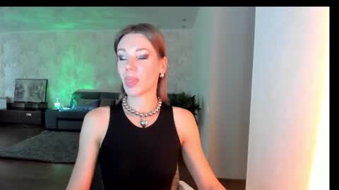Snapshot of miababy14 chatting on July 3, 4:30 am Mia online show from July 3, 4:30 am