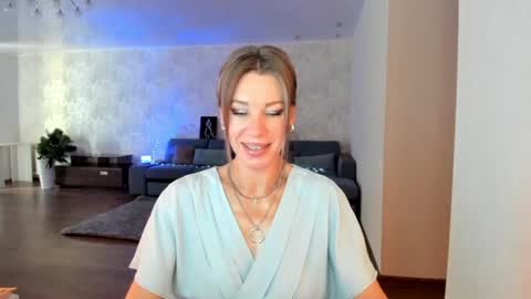 Snapshot of miababy14 chatting on July 7, 6:47 am Mia online show from July 7, 6:47 am