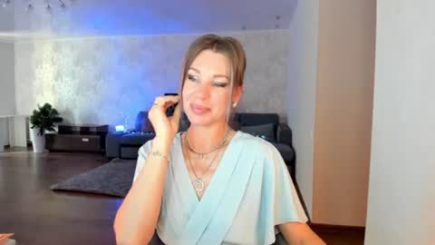 Snapshot of miababy14 chatting on July 7, 7:56 am Mia online show from July 7, 7:56 am