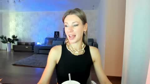 Snapshot of miababy14 chatting on July 8, 4:28 am Mia online show from July 8, 4:28 am