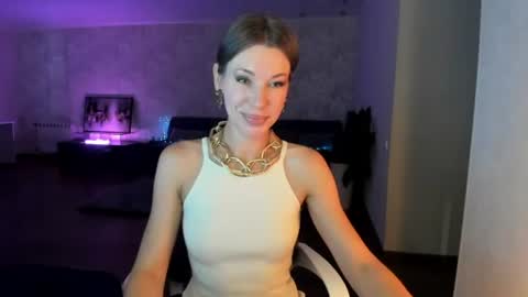 Snapshot of miababy14 chatting on August 1, 4:23 am Mia online show from August 1, 4:23 am