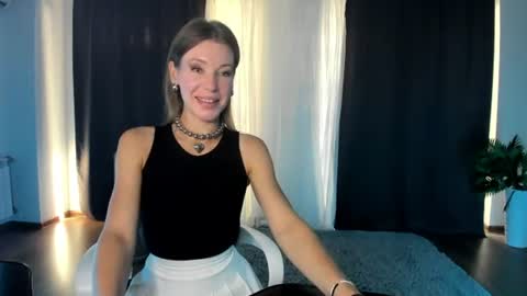 Snapshot of miababy14 chatting on August 3, 4:22 am Mia online show from August 3, 4:22 am