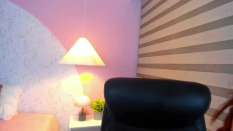 miabunny   online show from June 2, 3:19 am
