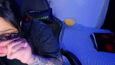 Mia online show from March 16, 11:42 pm