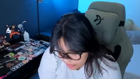 Mia online show from May 28, 2:20 am