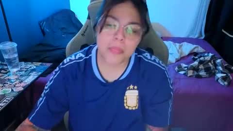 Snapshot of miacanela_xo chatting on June 9, 1:28 am Mia online show from June 9, 1:28 am