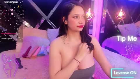 Mia online show from December 5, 2:53 am