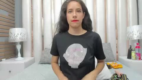 Snapshot of miacours chatting on June 20, 1:58 pm MiaCours online show from June 20, 1:58 pm