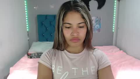 Snapshot of miacumgirl chatting on June 23, 12:25 pm miacumgirl online show from June 23, 12:25 pm