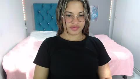 Snapshot of miacumgirl chatting on July 7, 12:20 pm miacumgirl online show from July 7, 12:20 pm