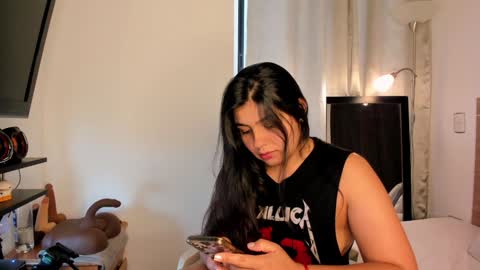 IG Yojanagomez  online show from February 6, 9:06 pm