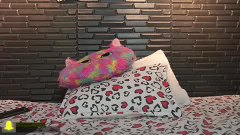 Mia online show from December 13, 3:49 am