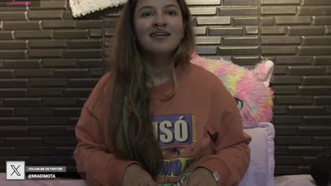 Mia online show from December 28, 7:44 am