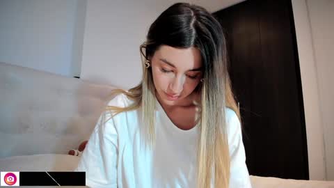 Mia online show from December 4, 12:52 am