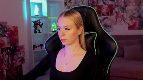 Mia online show from November 10, 5:34 pm