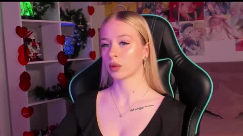 Mia online show from December 20, 5:25 am