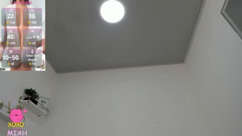 Miah Collins online show from December 1, 11:37 am