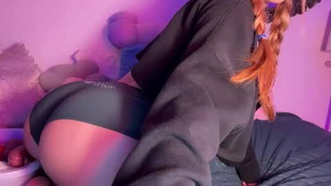 Mia Harper online show from November 12, 8:30 pm