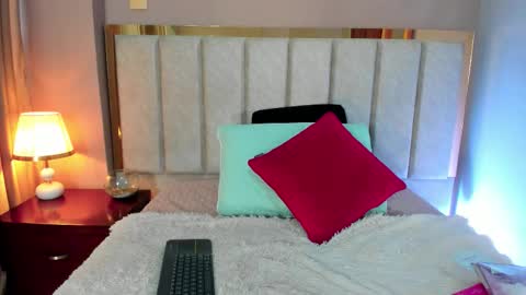 miahertz online show from November 9, 2:37 pm