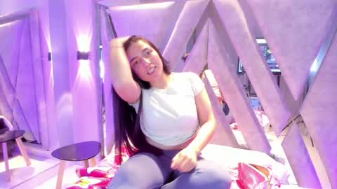 Mia online show from March 8, 5:44 am