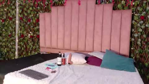 Mia online show from January 17, 3:17 pm