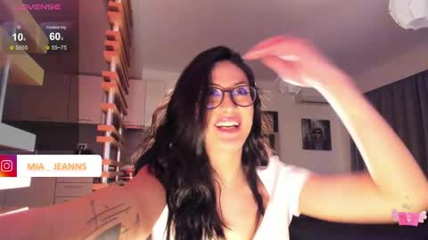 Mia online show from February 17, 7:42 pm