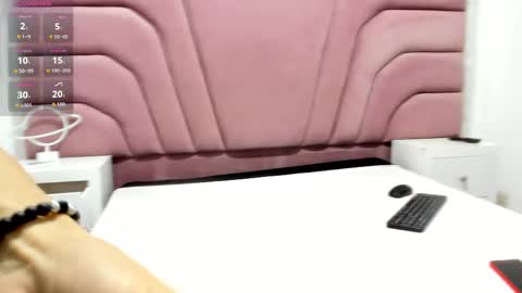 miajhonsonx online show from October 6, 12:24 pm