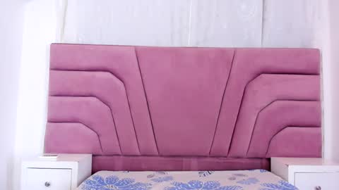 miajhonsonx online show from December 1, 1:49 pm