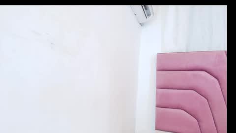 miajhonsonx online show from March 26, 3:06 pm