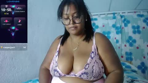 miajoseph_ online show from April 18, 2:26 am