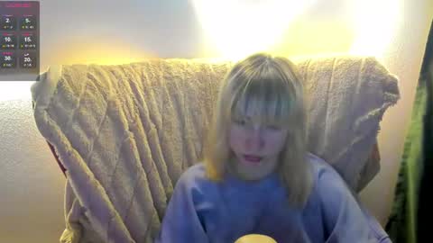 Snapshot of miakimiko chatting on June 21, 1:19 am miakimiko online show from June 21, 1:19 am