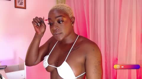 Mia online show from February 4, 9:07 am