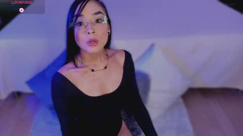 Mia Larouse online show from April 7, 8:53 pm