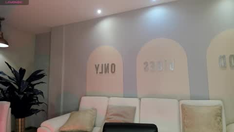 Call me Mia  online show from January 17, 7:28 pm