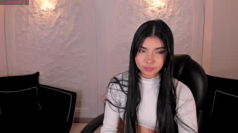 Snapshot of mialaurence_ chatting on April 20, 7:26 pm Call me Mia online show from April 20, 7:26 pm