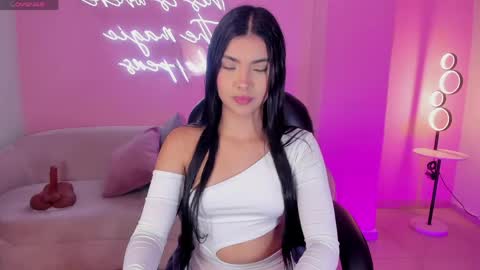 Snapshot of mialaurence_ chatting on April 23, 7:38 pm Call me Mia online show from April 23, 7:38 pm