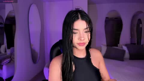 Snapshot of mialaurence_ chatting on April 26, 5:10 pm Call me Mia online show from April 26, 5:10 pm