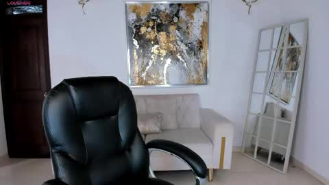 Snapshot of mialaurence_ chatting on May 3, 5:08 pm Call me Mia online show from May 3, 5:08 pm