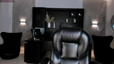 Snapshot of mialaurence_ chatting on May 11, 7:11 pm Call me Mia online show from May 11, 7:11 pm