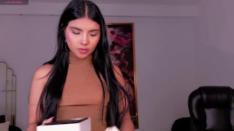 Snapshot of mialaurence_ chatting on May 20, 6:47 pm Call me Mia online show from May 20, 6:47 pm
