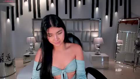 Snapshot of mialaurence_ chatting on June 24, 7:02 pm Call me Mia online show from June 24, 7:02 pm